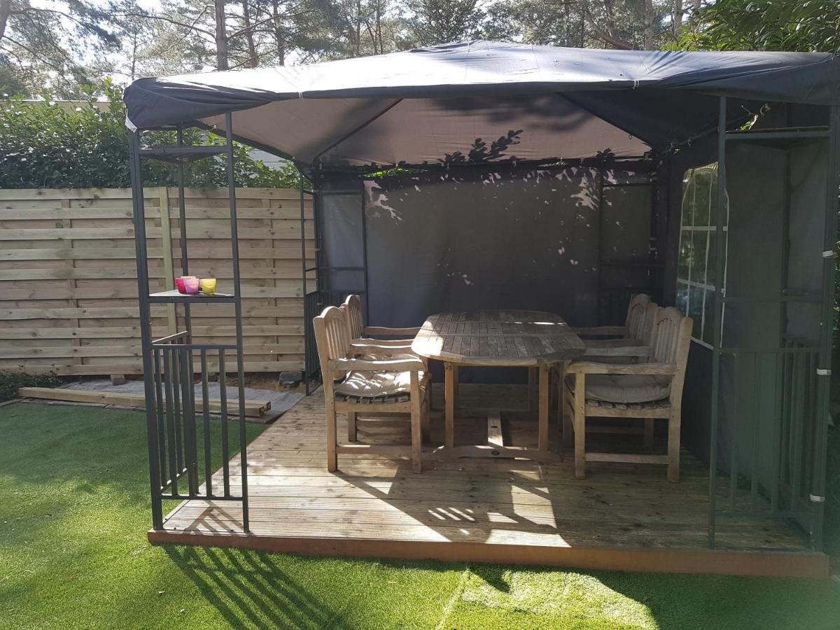 CasitaCuriosa  chalet op camping met buitenzwembad Balen Esterno foto