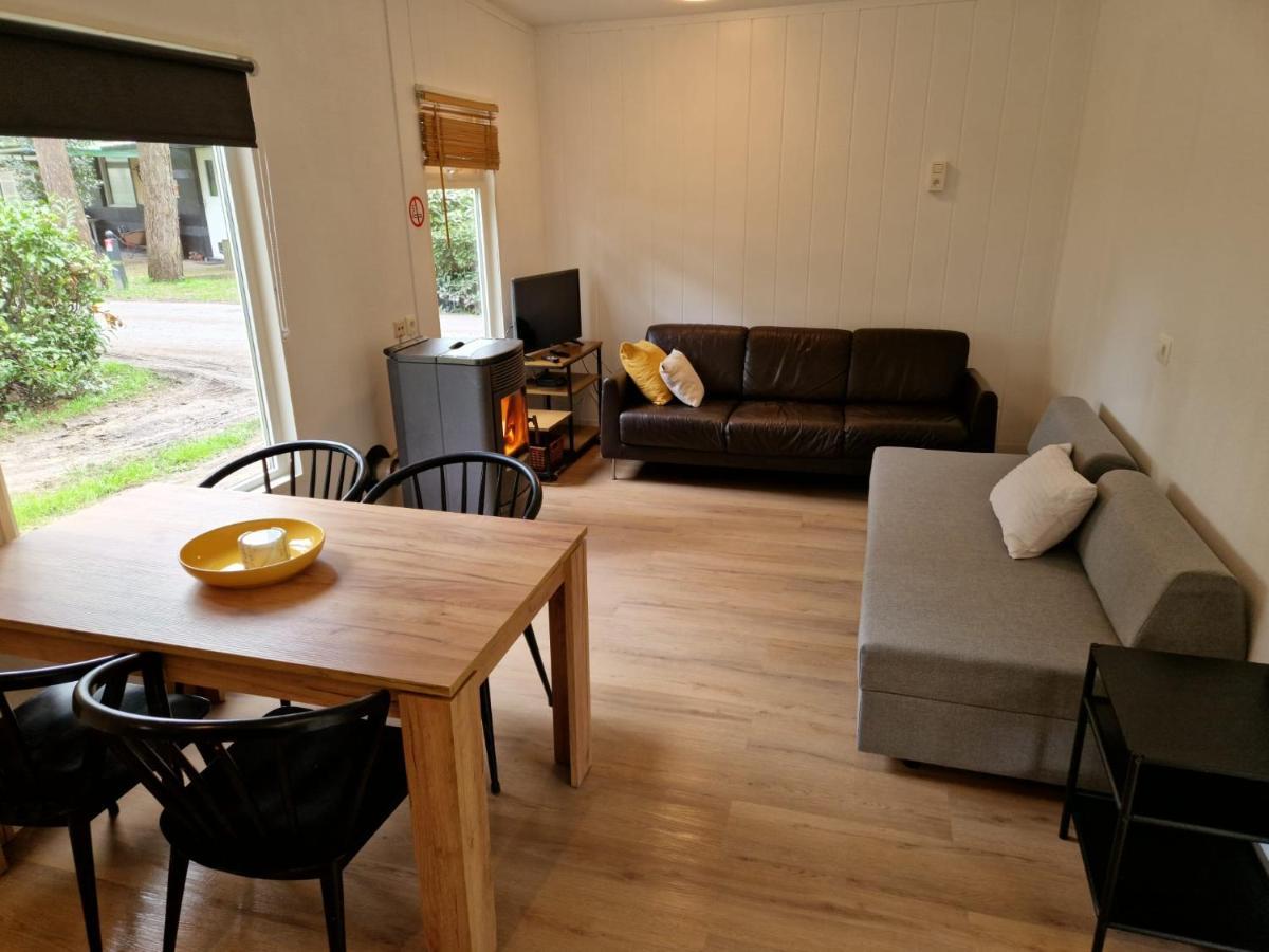CasitaCuriosa  chalet op camping met buitenzwembad Balen Esterno foto